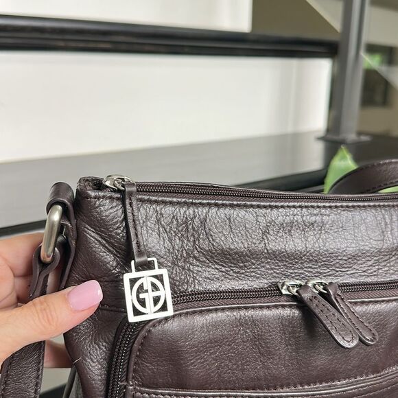 Giani  Bernini, like new genuine, leather shoulder, Crossbody handbag purse - Picture 11 of 12